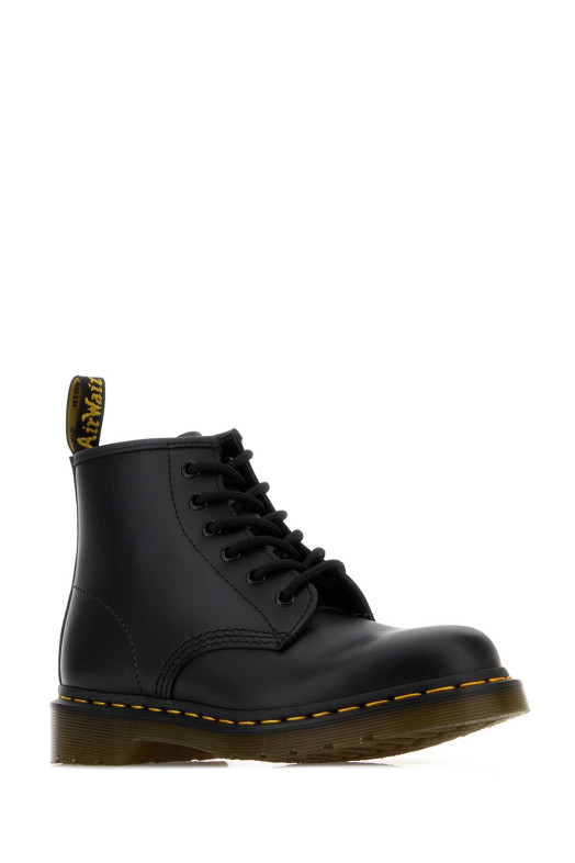 Black leather ankle boots DR MARTENS (26230001)