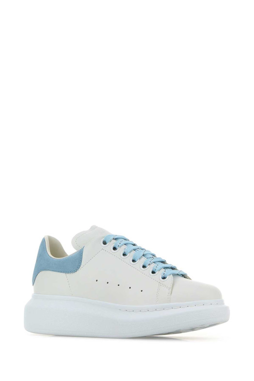 White leather sneakers with pastel light blue suede heel ALEXANDER MCQUEEN (553770WIAIH)