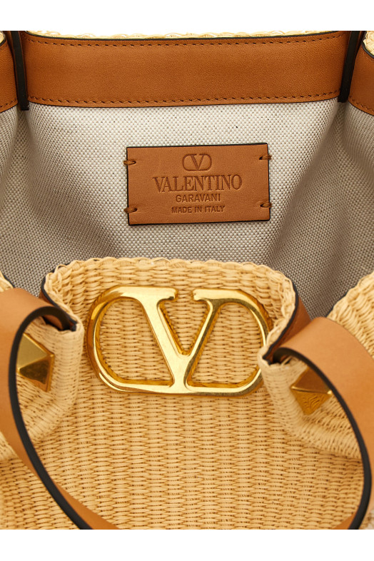 Shopping Valentino Garavani medium raffia Beige