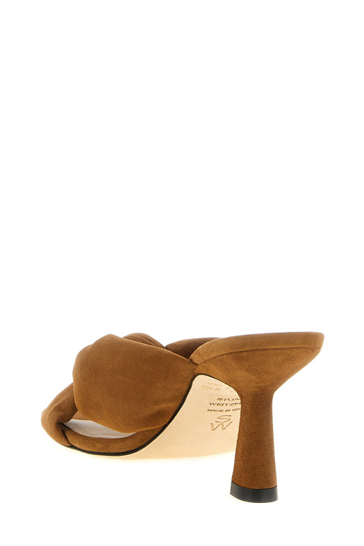 'Soplaya' slides Brown