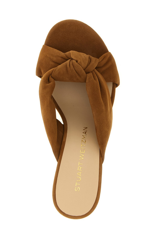 'Soplaya' slides Brown