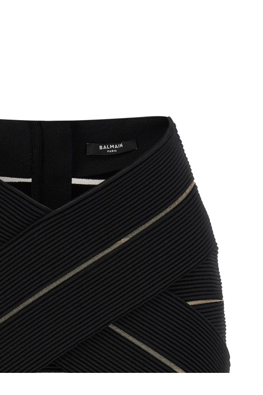 V-shaped waist skirt Black