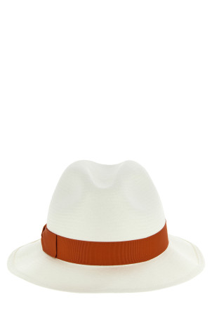 'Monica' hat Bordeaux