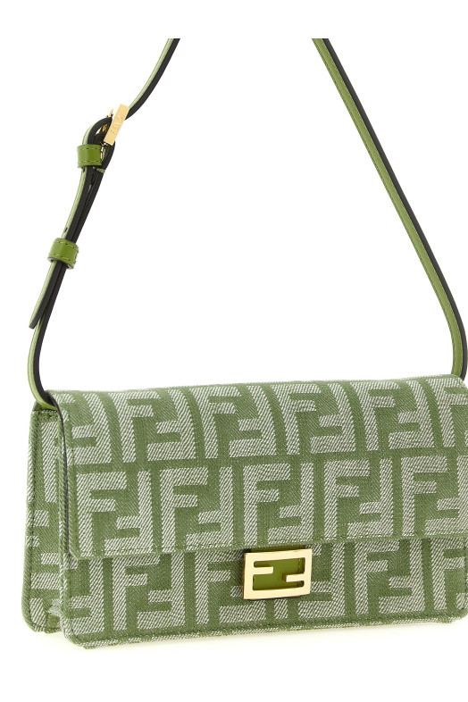 'Baguette' wallet on chain Green