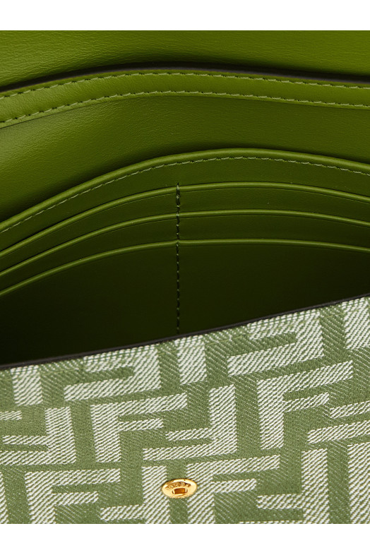 'Baguette' wallet on chain Green
