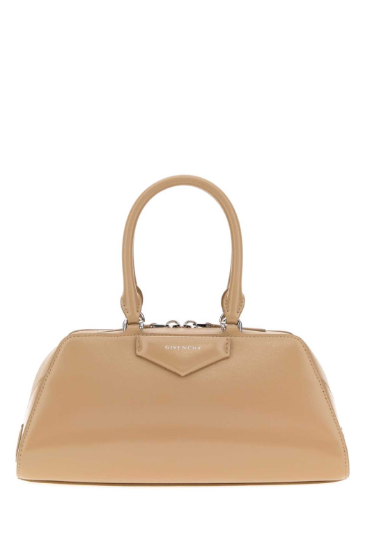 Небольшая кожаная сумка Antigona East-West бежевого цвета с золотыми элементами от GIVENCHY (BB5130B2EN)