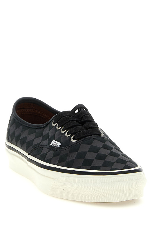 Кроссовки «Authentic Premium Checkerboard» черного цвета VN000D9N1OJ1