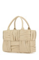 Мини-сумочка Arco из бежевой кожи BOTTEGA VENETA (729042V2FY1)