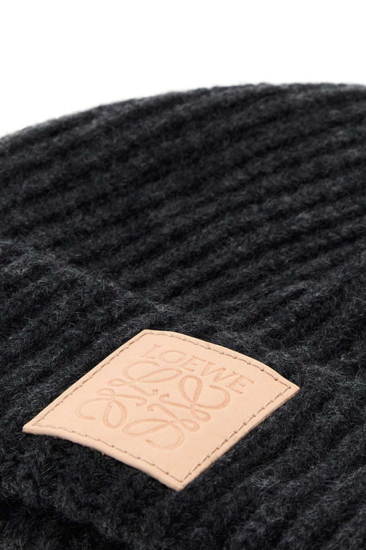 Black cashmere beanie hat Black LOEWE (KSA9OT1X01)