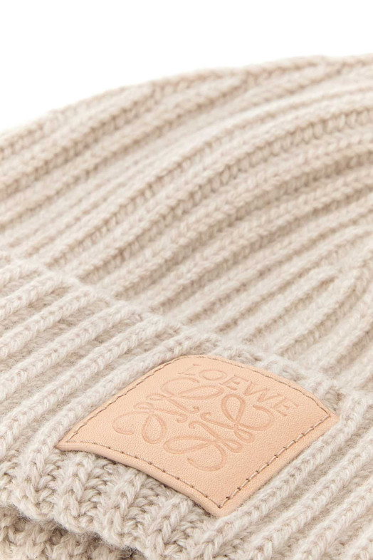 Sand cashmere beanie hat Beige LOEWE (KSA9OT1X01)