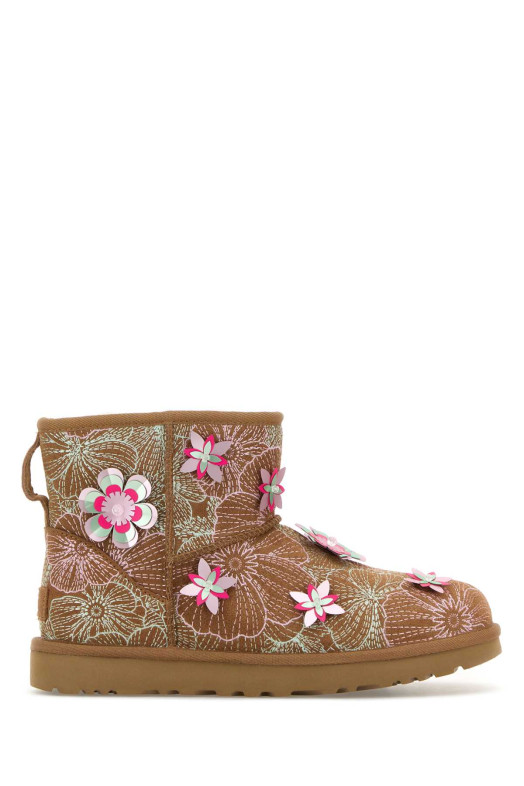 Ботильоны UGG Classic Mini Meadow из замши с вышивкой (1181014)