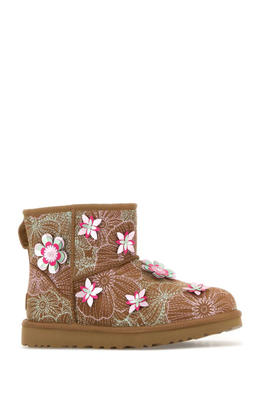 Ботильоны UGG Classic Mini Meadow из замши с вышивкой (1181014)