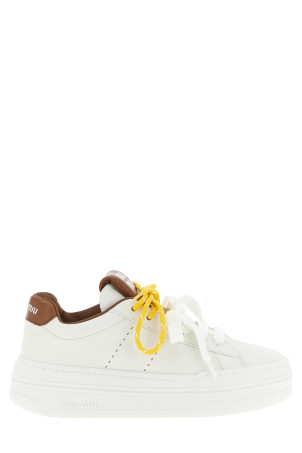 Double lacing sneakers Brown