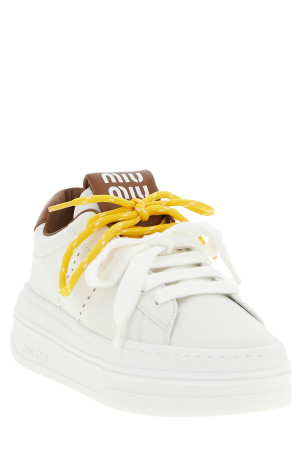 Double lacing sneakers Brown
