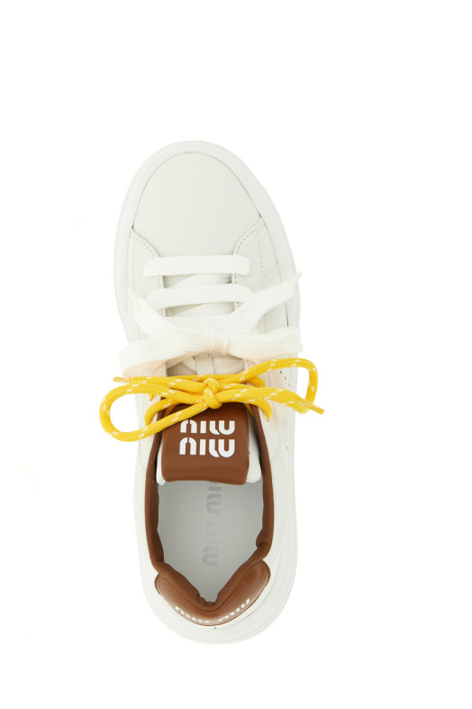 Double lacing sneakers Brown