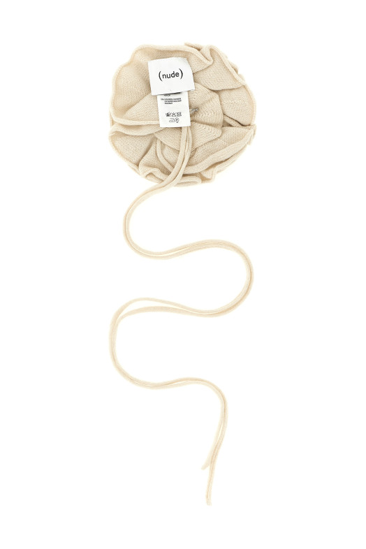 Knitted pin with drawstring White
