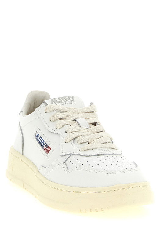 Medalist Low Sneaker Silver