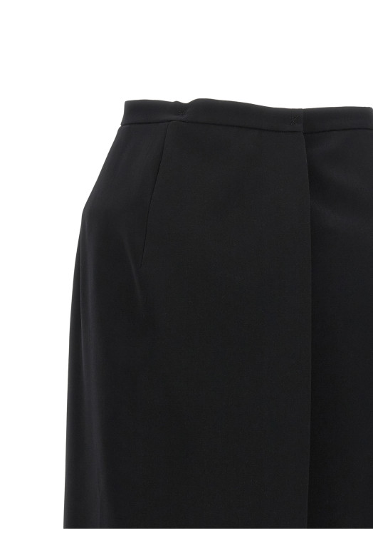 Skirt with closure and back panel Black