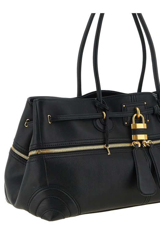 «Paddington Sling» — большая сумка через плечо с ориентацией «восток-запад», черного цвета CH26WS824T22001