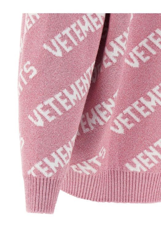 Светр з монограмою з люрексу Рожевий VETEMENTS (UE54KN220PBABYPINKWHITE)