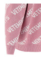 Светр з монограмою з люрексу Рожевий VETEMENTS (UE54KN220PBABYPINKWHITE)