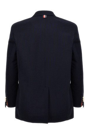 Однобортний блейзер з тканини сирсакер Синій THOM BROWNE (MJR094A006455415) Однобортний блейзер з тканини сирсакер Синій THOM BROWNE (MJR094A006455415)