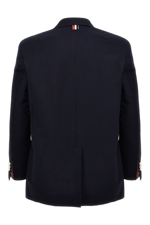 Однобортний блейзер з тканини сирсакер Синій THOM BROWNE (MJR094A006455415) Однобортний блейзер з тканини сирсакер Синій THOM BROWNE (MJR094A006455415)