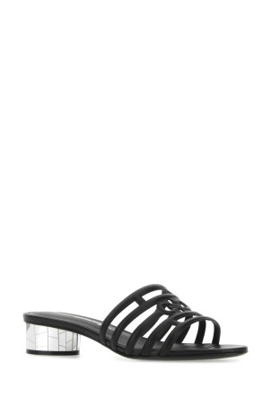 Чорні м'які туфлі-мули з натуральної шкіри SALVATORE FERRAGAMO (01D212751059) Чорні м'які туфлі-мули з натуральної шкіри SALVATORE FERRAGAMO (01D212751059)