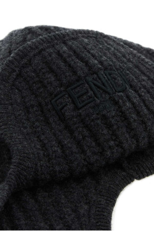 Шапка з меланжевої графітової вовни FENDI (FXQ960AN90) Шапка з меланжевої графітової вовни FENDI (FXQ960AN90)