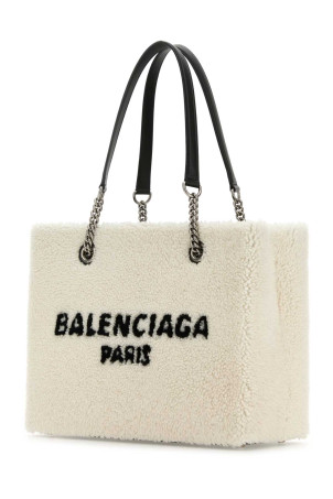 Белая сумка Duty Free M из овчины BALENCIAGA (7599732AAWO) Белая сумка Duty Free M из овчины BALENCIAGA (7599732AAWO)