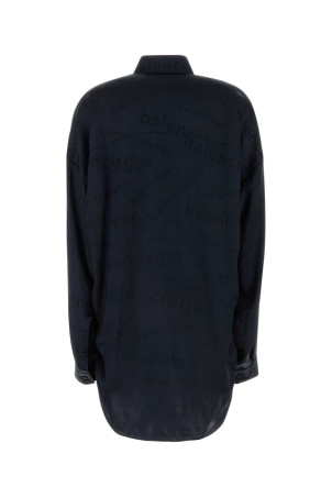 Шелковый оверсайз-рубашка темно-синего цвета BALENCIAGA (773300TRN04) Шелковый оверсайз-рубашка темно-синего цвета BALENCIAGA (773300TRN04)