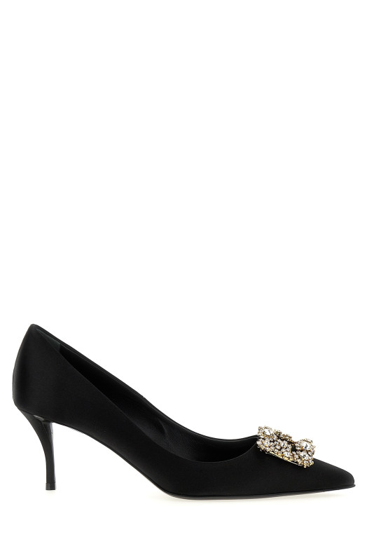 'Efflorescence' pumps Black